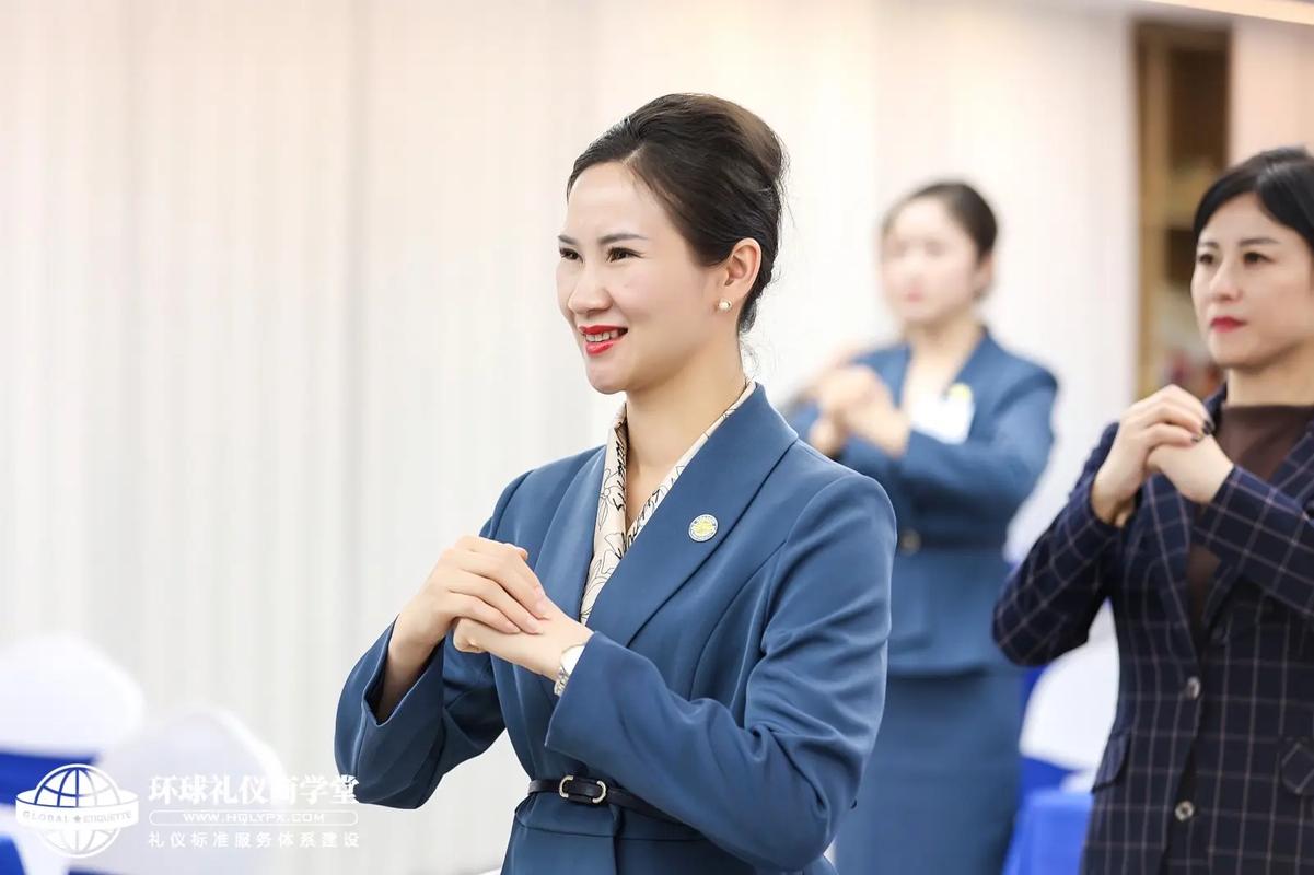 禮贏職場(chǎng) 從服務(wù)到政務(wù)的禮儀修養(yǎng)